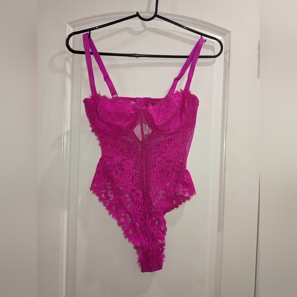 NWT SKIMS FEMME LACE LINED BALCONETTE THONG BODYSUIT IN FUCHIA - Picture 5 of 7